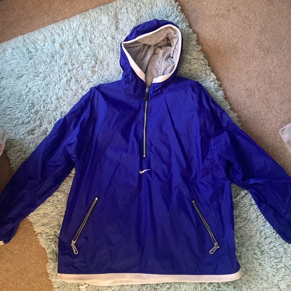 Women’s Nike windbreaker size medium 8 10. Blue periwinkle color.